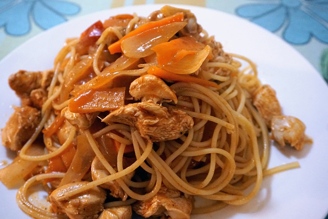 a plate of chicken and spaghetti pasta