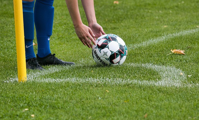 player setting up set pieces from the corner arc